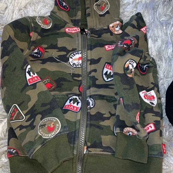 ✨ Rare Levi’s Camo Patch Hoodie 2T | Limited Edition | Worn Once - Picture 9 of 10